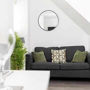  Apartment Amazing House With Location Tv Downstairs And In Bedroom Super Fast Wifi And Crisp White Linen Hosted By Our Short